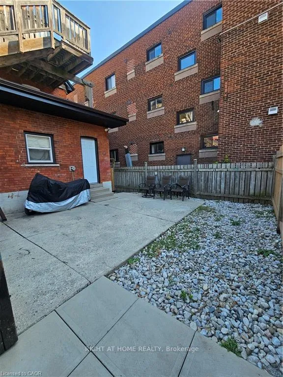 Photo 6 of Unit 4, 526 King Street E, Hamilton, Landsdale — HOMEH