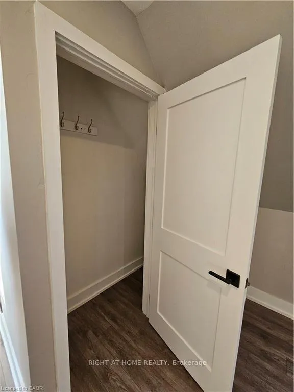 Photo 9 of Unit 4, 526 King Street E, Hamilton, Landsdale — HOMEH