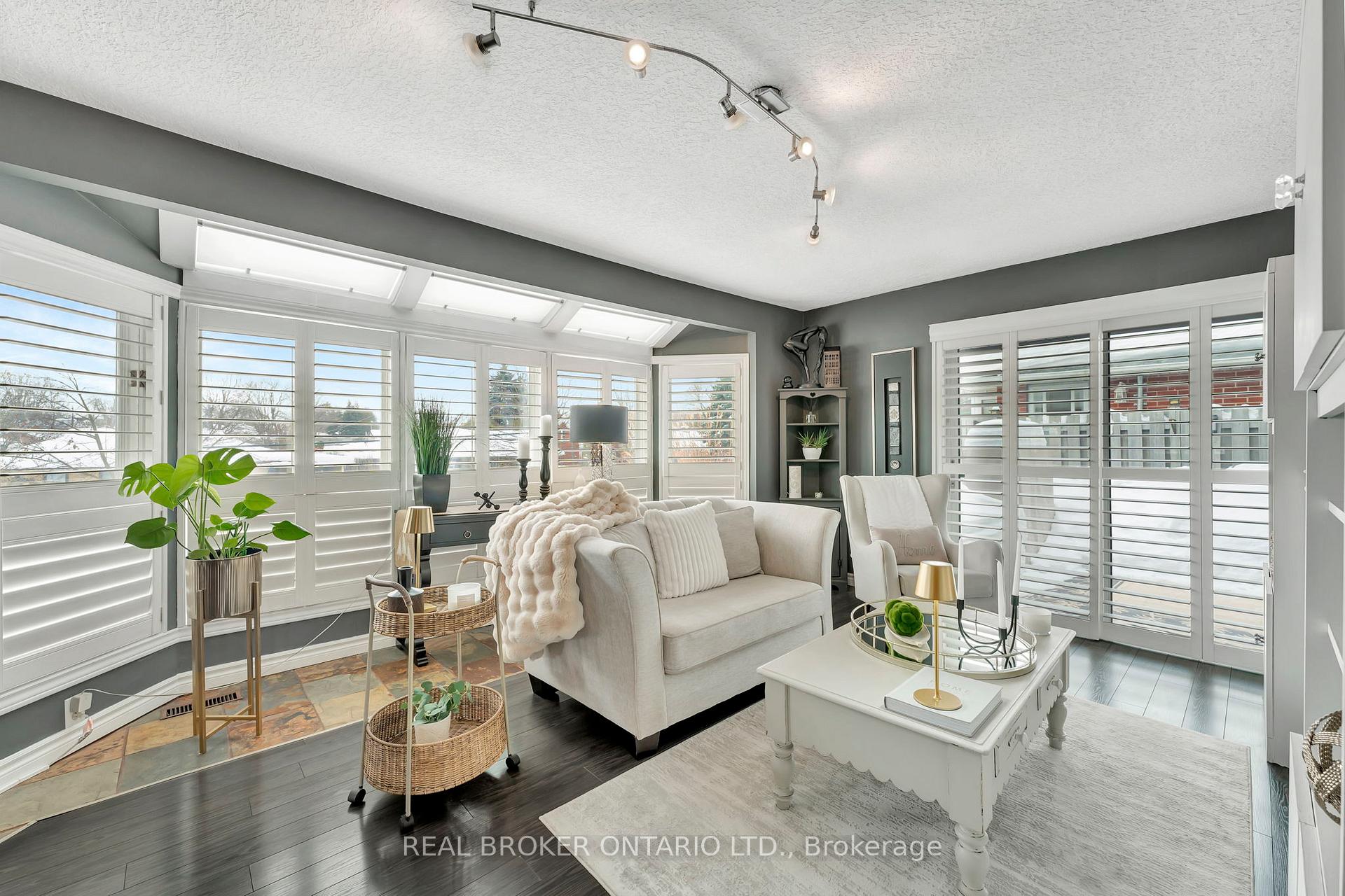 Photo 6 of 924 Union Street, Kitchener — HOMEH