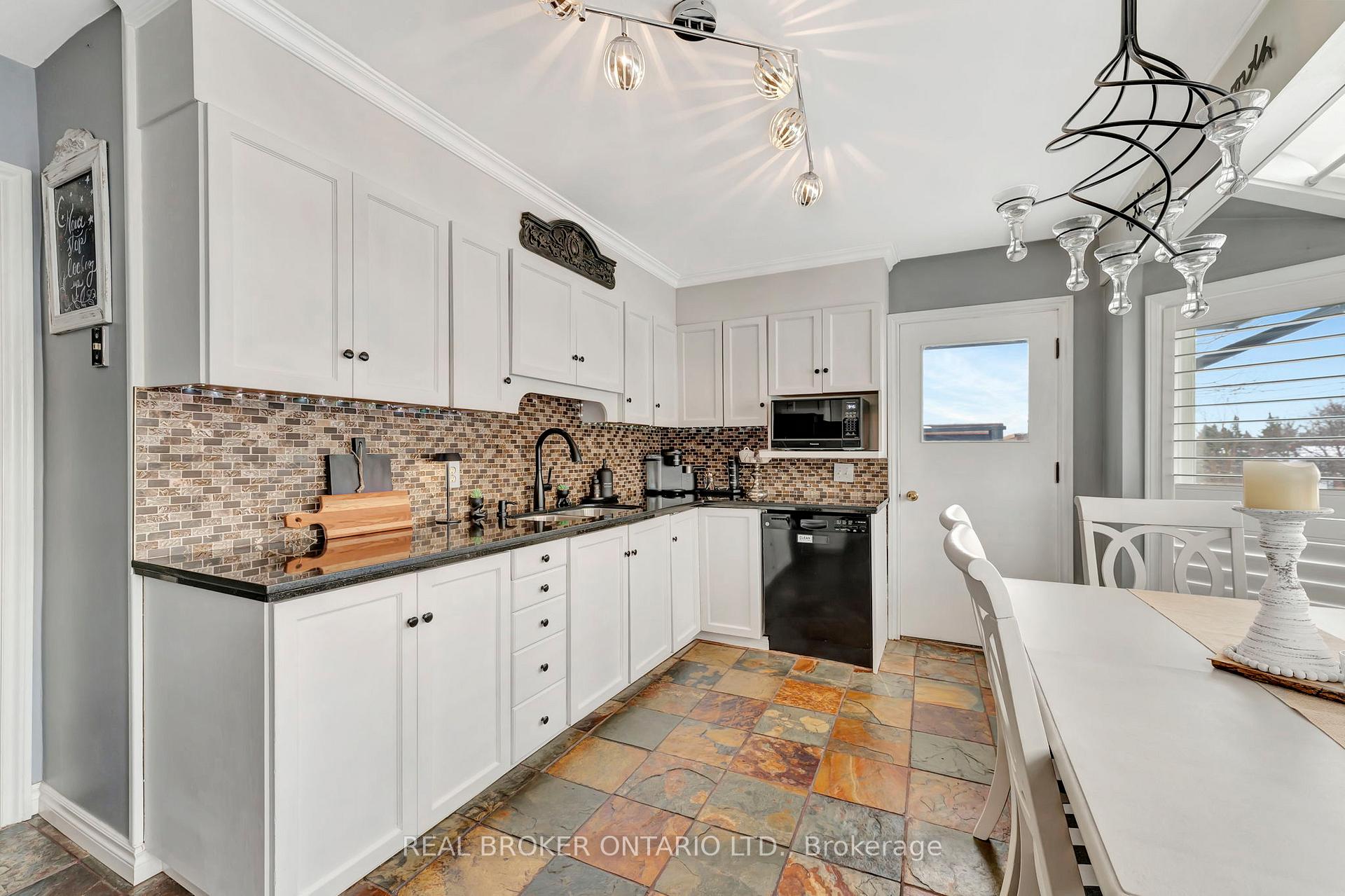 Photo 10 of 924 Union Street, Kitchener — HOMEH