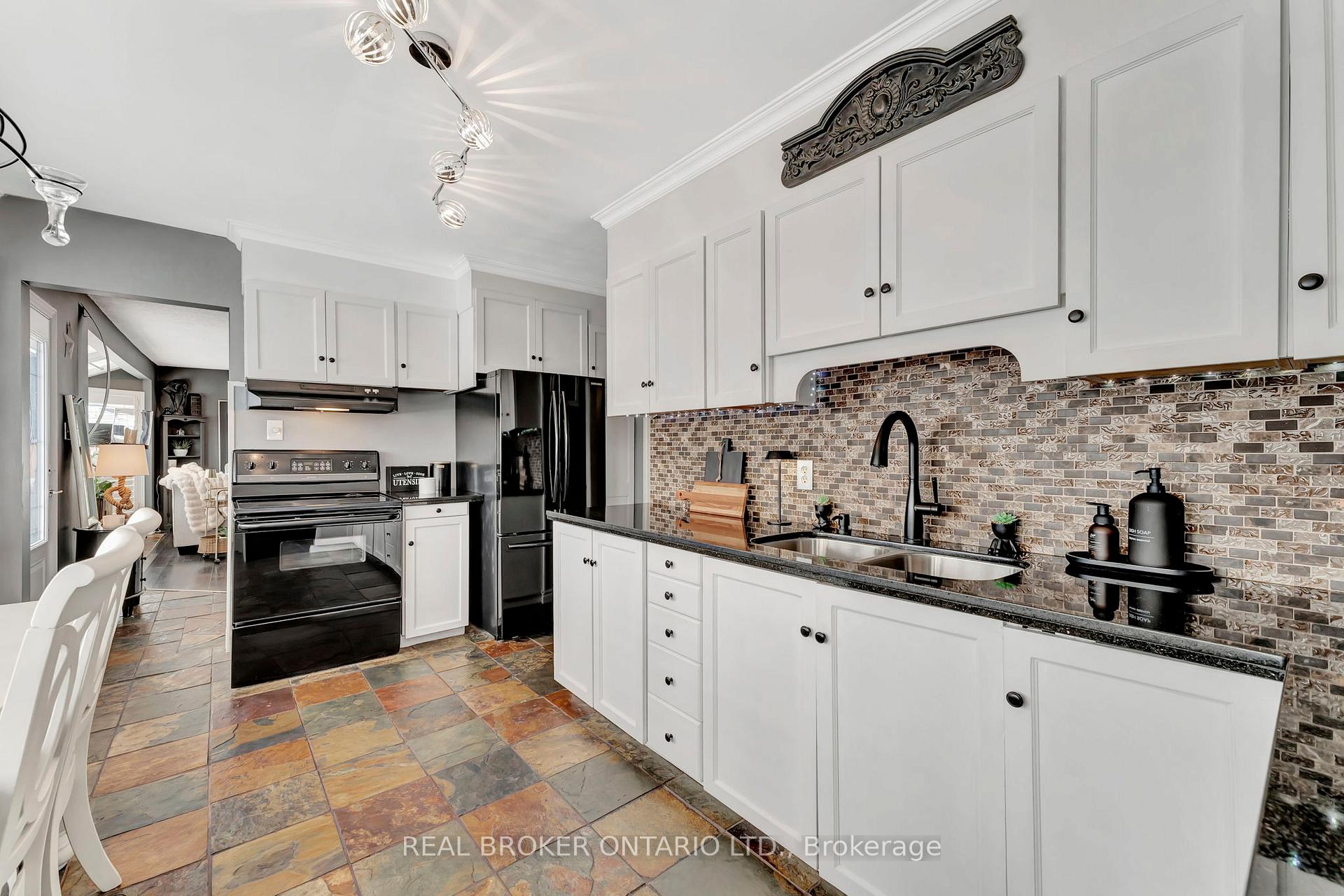 Photo 11 of 924 Union Street, Kitchener — HOMEH