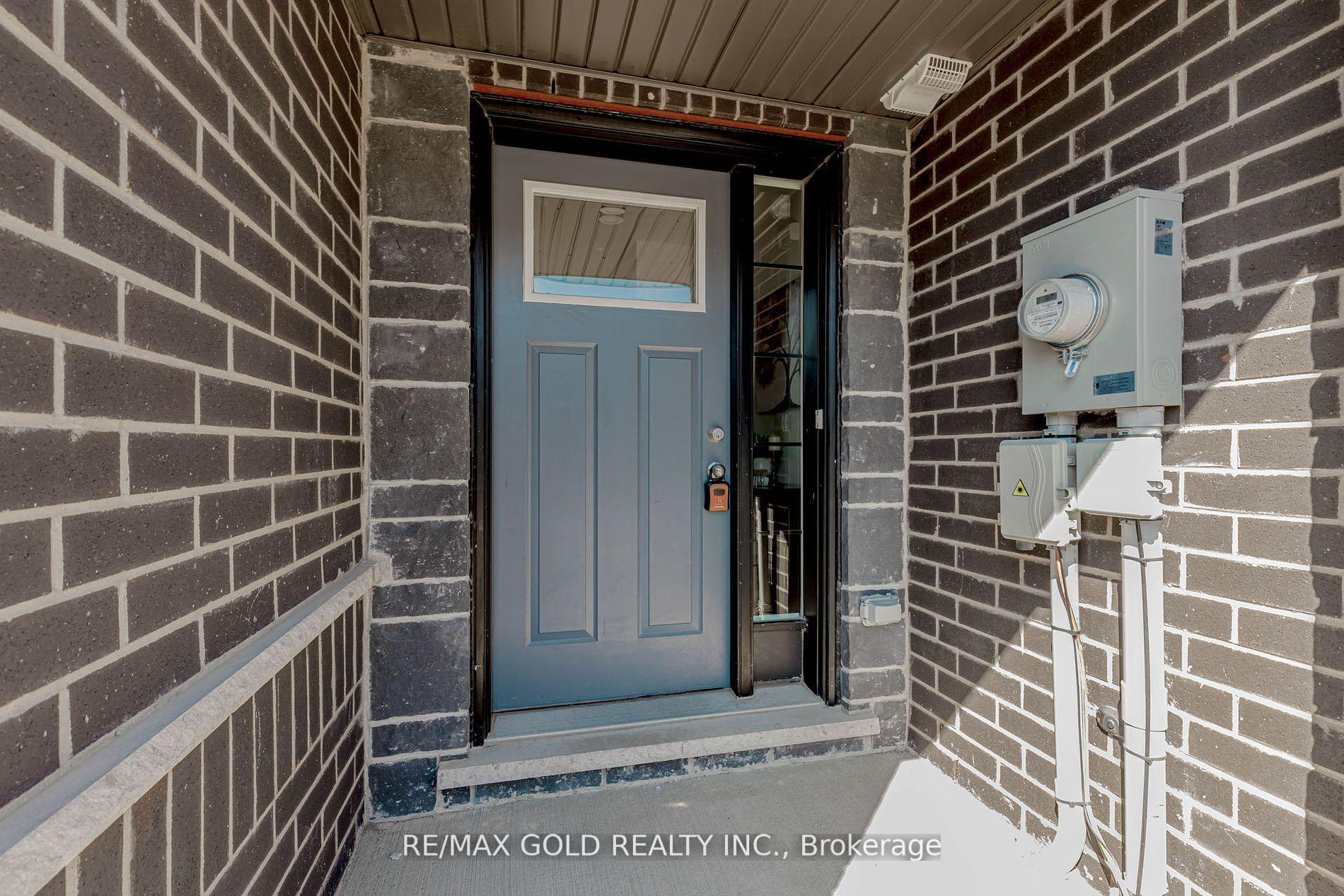 Photo 3 of 508 Woodlea Court, Kitchener, Huron Park — HOMEH