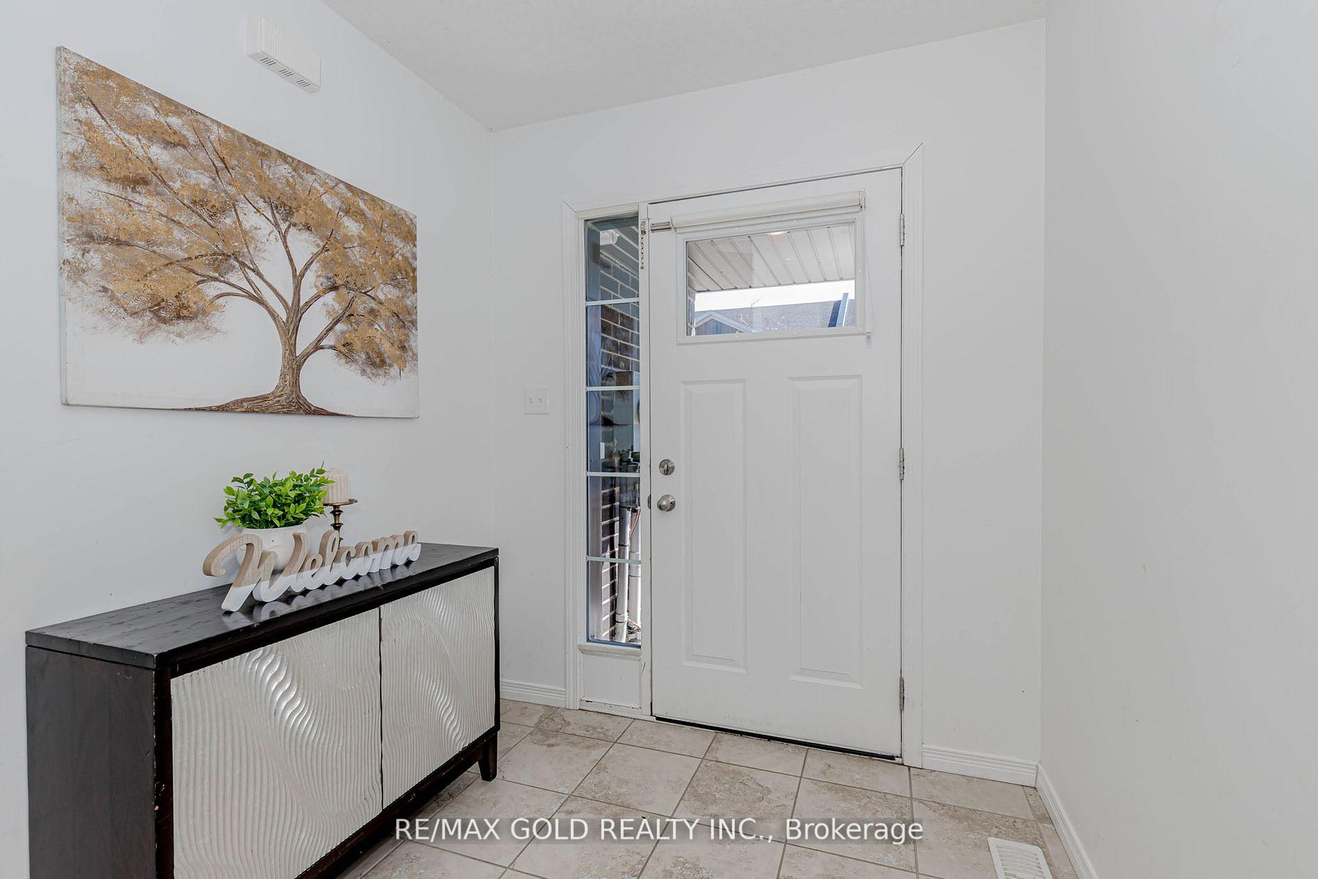 Photo 4 of 508 Woodlea Court, Kitchener, Huron Park — HOMEH