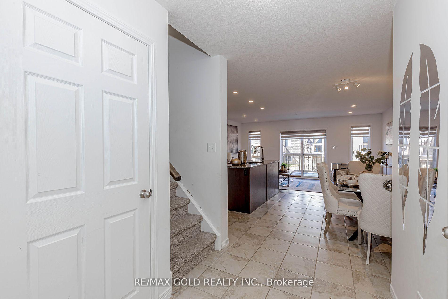 Photo 6 of 508 Woodlea Court, Kitchener, Huron Park — HOMEH