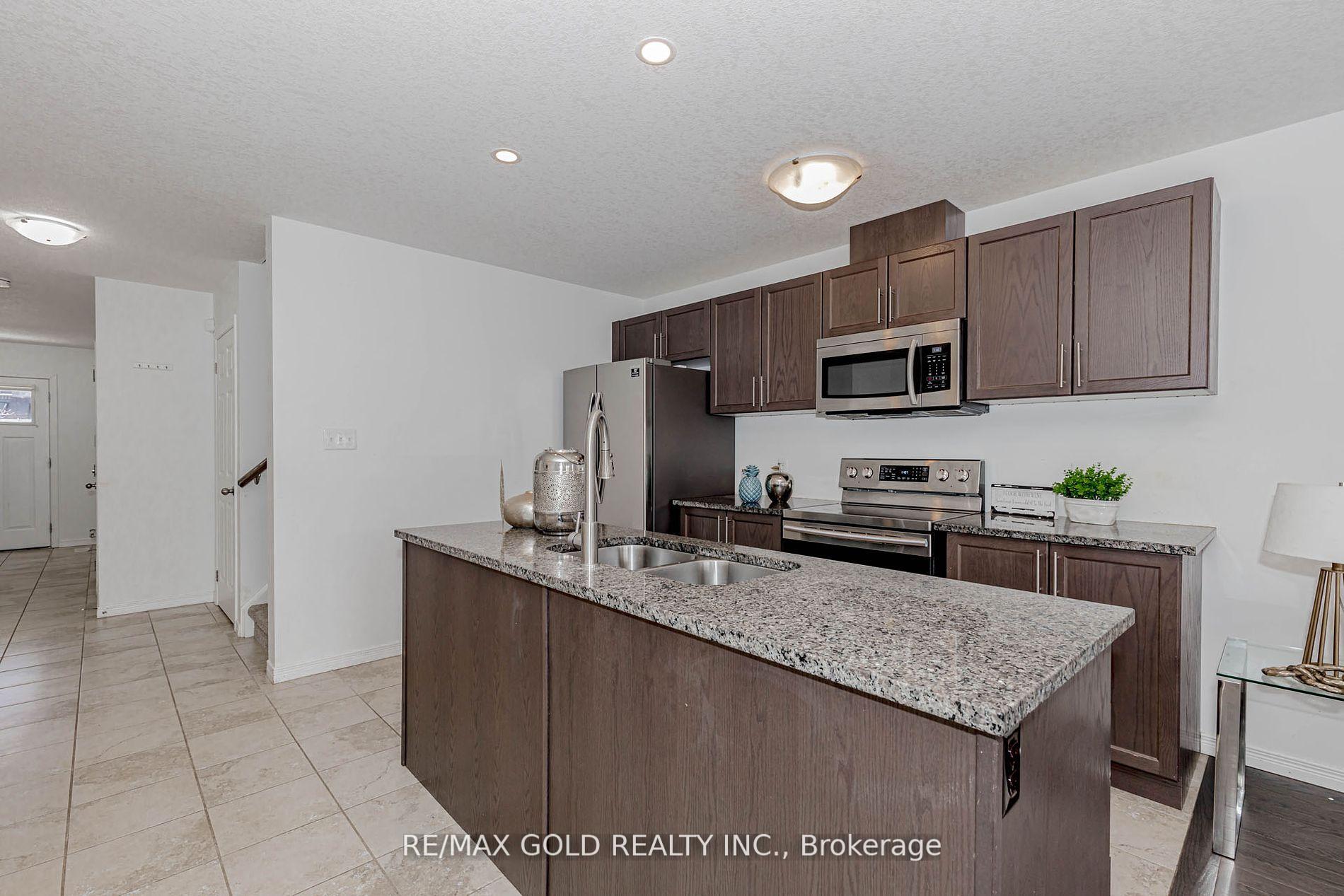 Photo 12 of 508 Woodlea Court, Kitchener, Huron Park — HOMEH