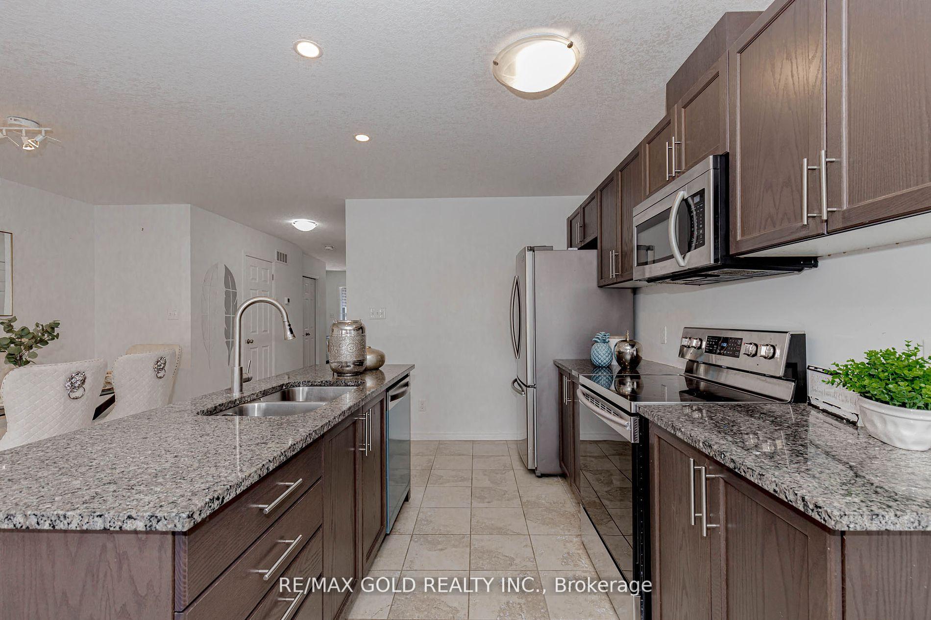 Photo 13 of 508 Woodlea Court, Kitchener, Huron Park — HOMEH