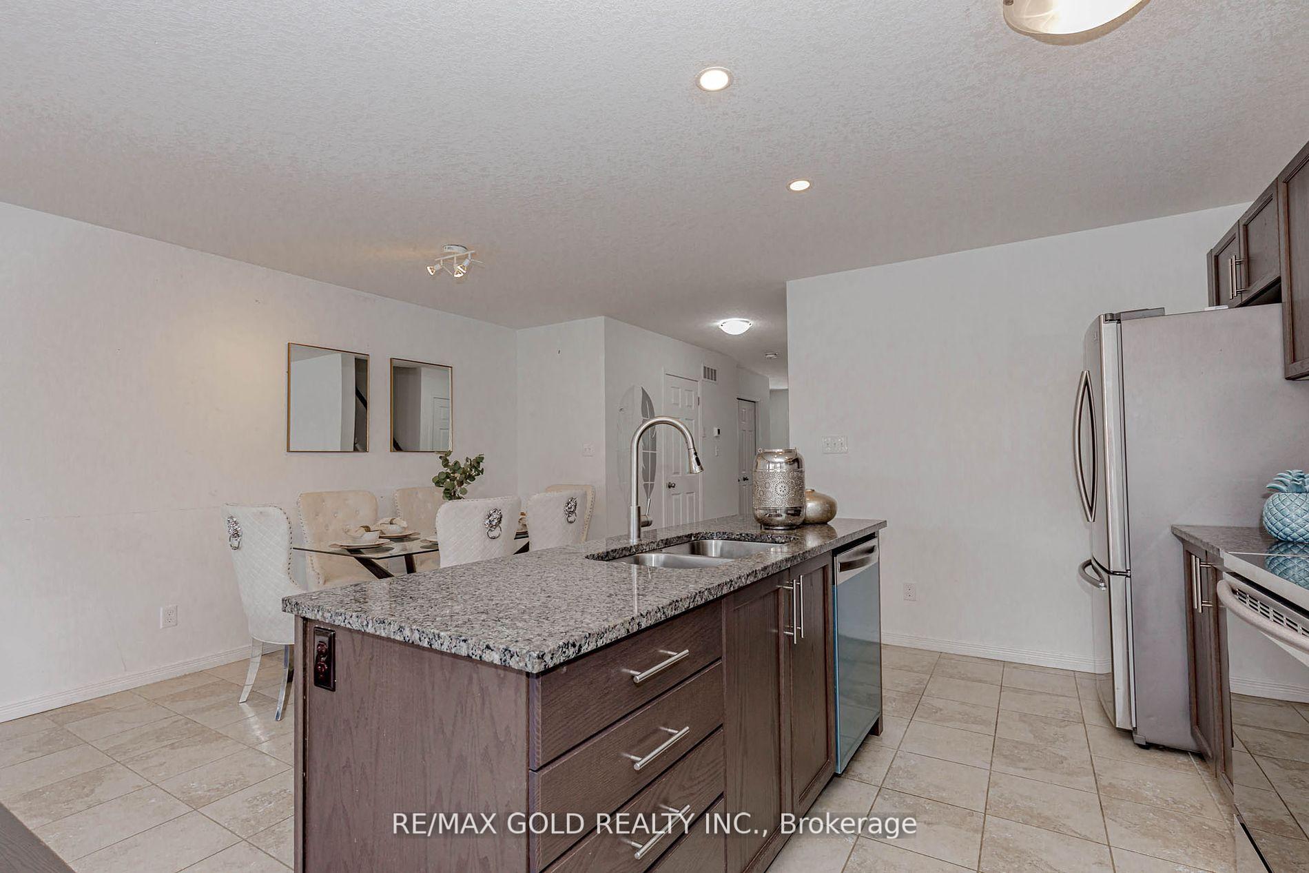 Photo 14 of 508 Woodlea Court, Kitchener, Huron Park — HOMEH