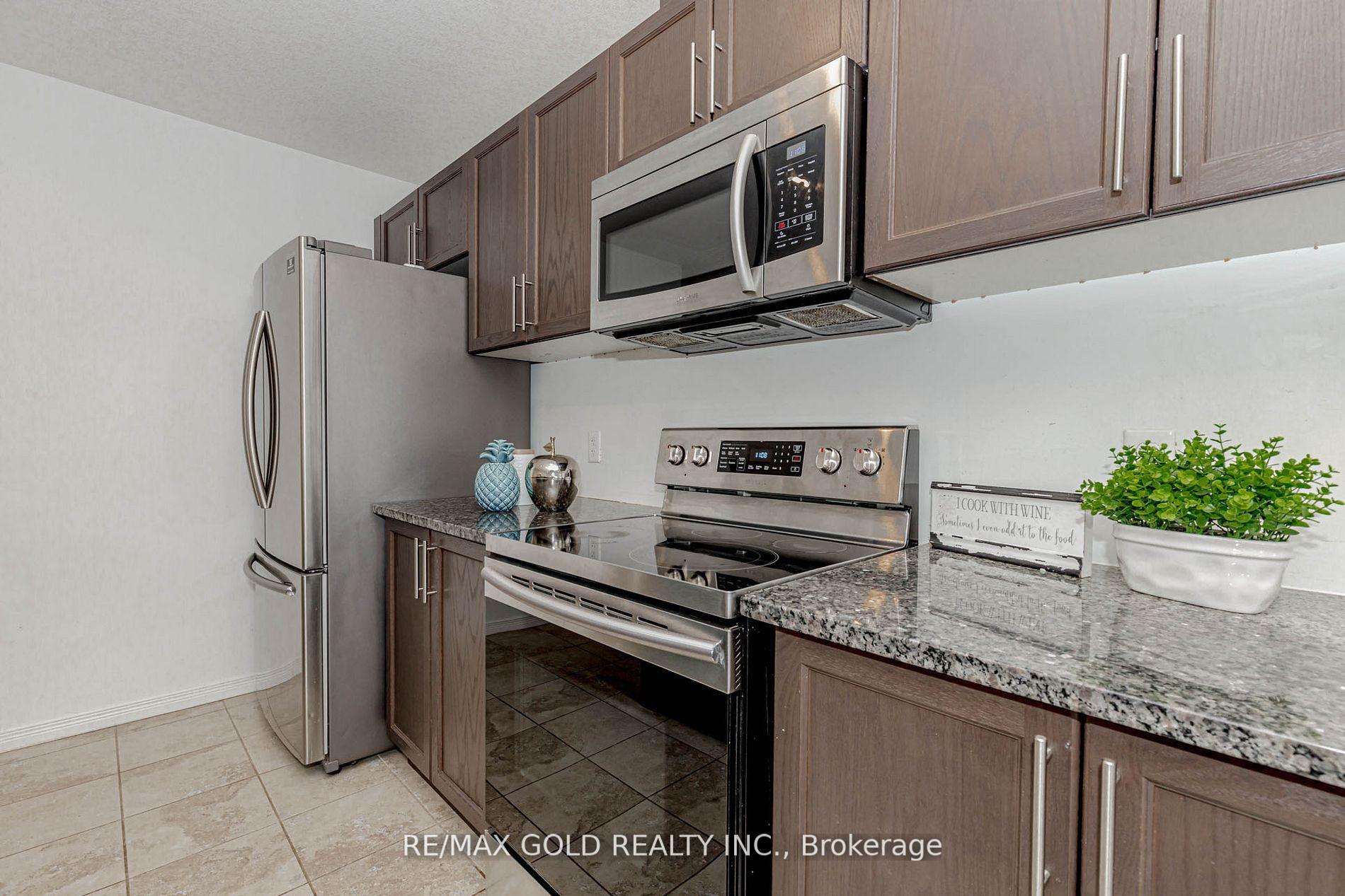 Photo 15 of 508 Woodlea Court, Kitchener, Huron Park — HOMEH