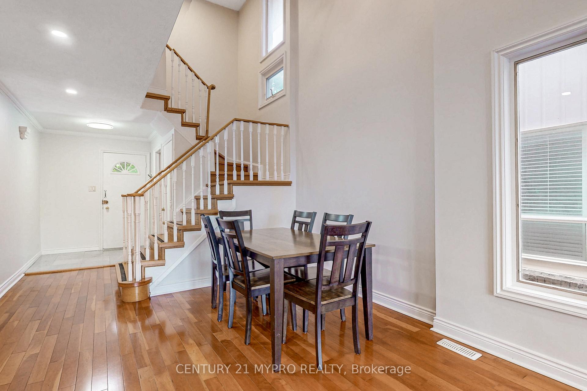 Photo 6 of 52 Foxglove Court, Markham, Unionville — HOMEH