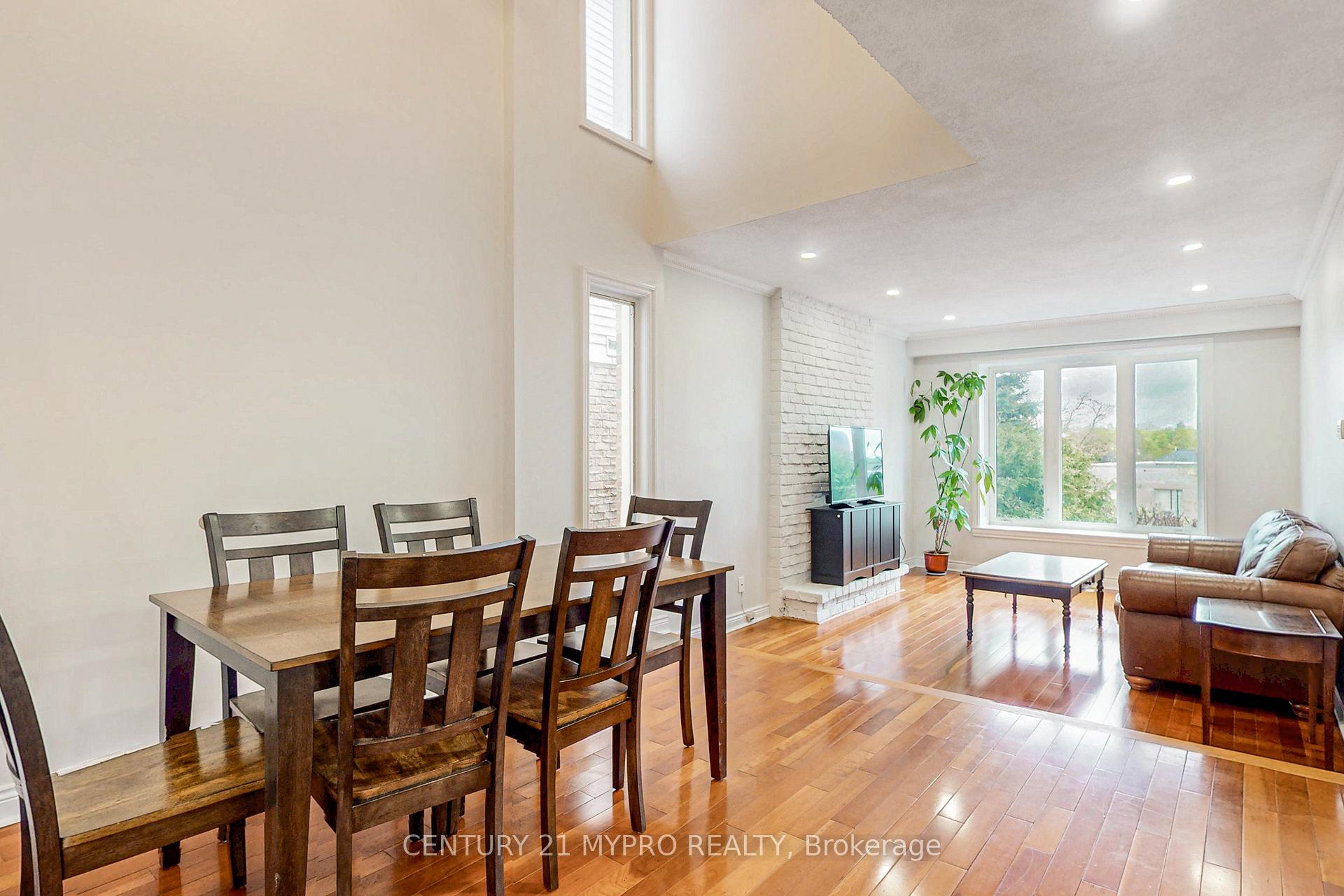 Photo 7 of 52 Foxglove Court, Markham, Unionville — HOMEH