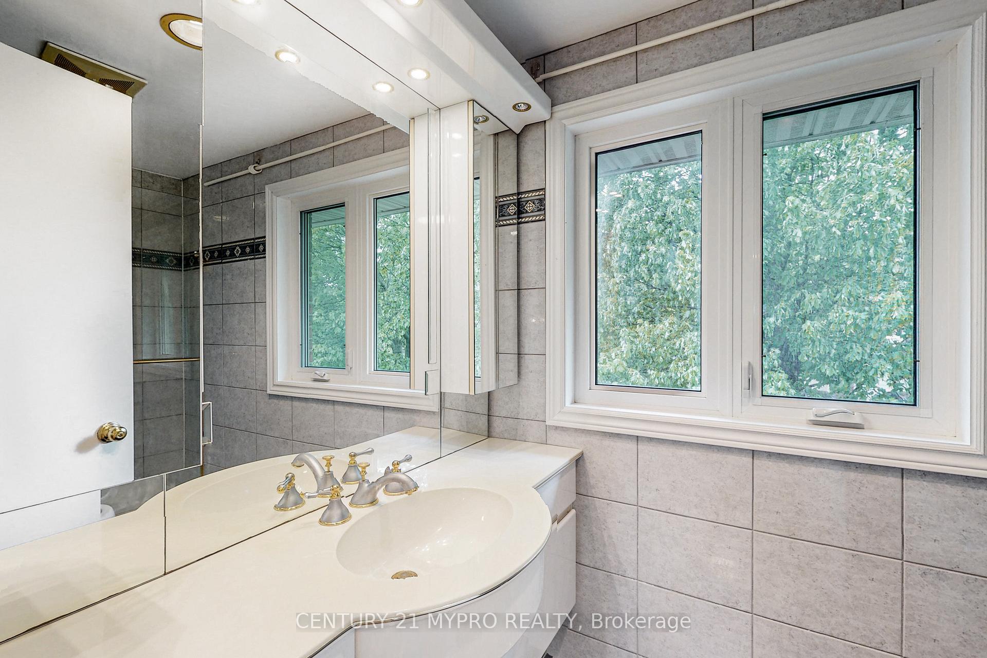 Photo 28 of 52 Foxglove Court, Markham, Unionville — HOMEH