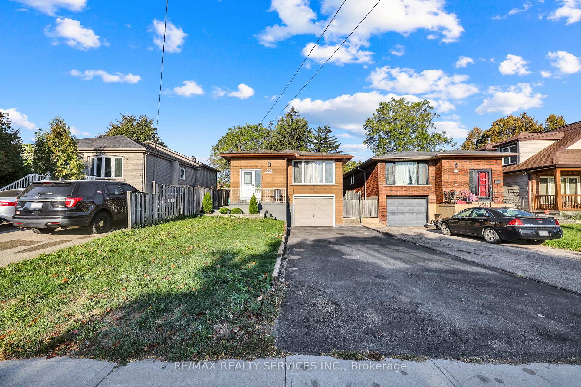 Photo 2 of 728 West 5th Street, Hamilton, Yeoville — HOMEH