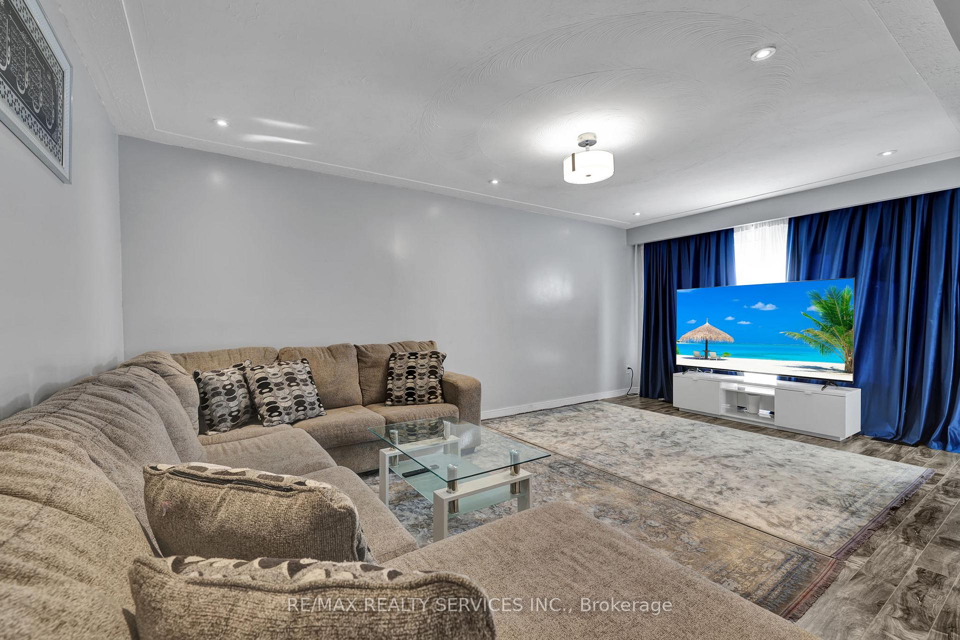 Photo 4 of 728 West 5th Street, Hamilton, Yeoville — HOMEH