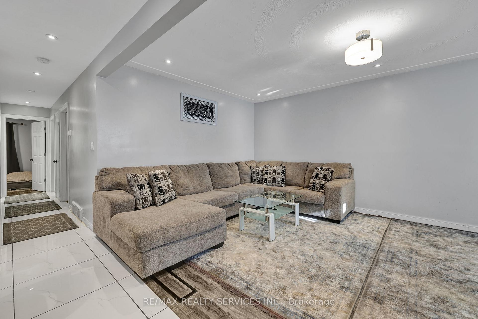 Photo 5 of 728 West 5th Street, Hamilton, Yeoville — HOMEH