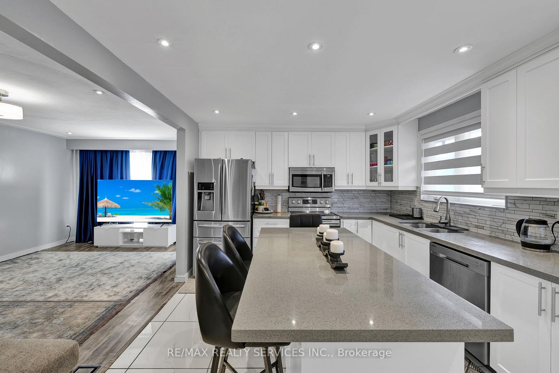 Photo 8 of 728 West 5th Street, Hamilton, Yeoville — HOMEH