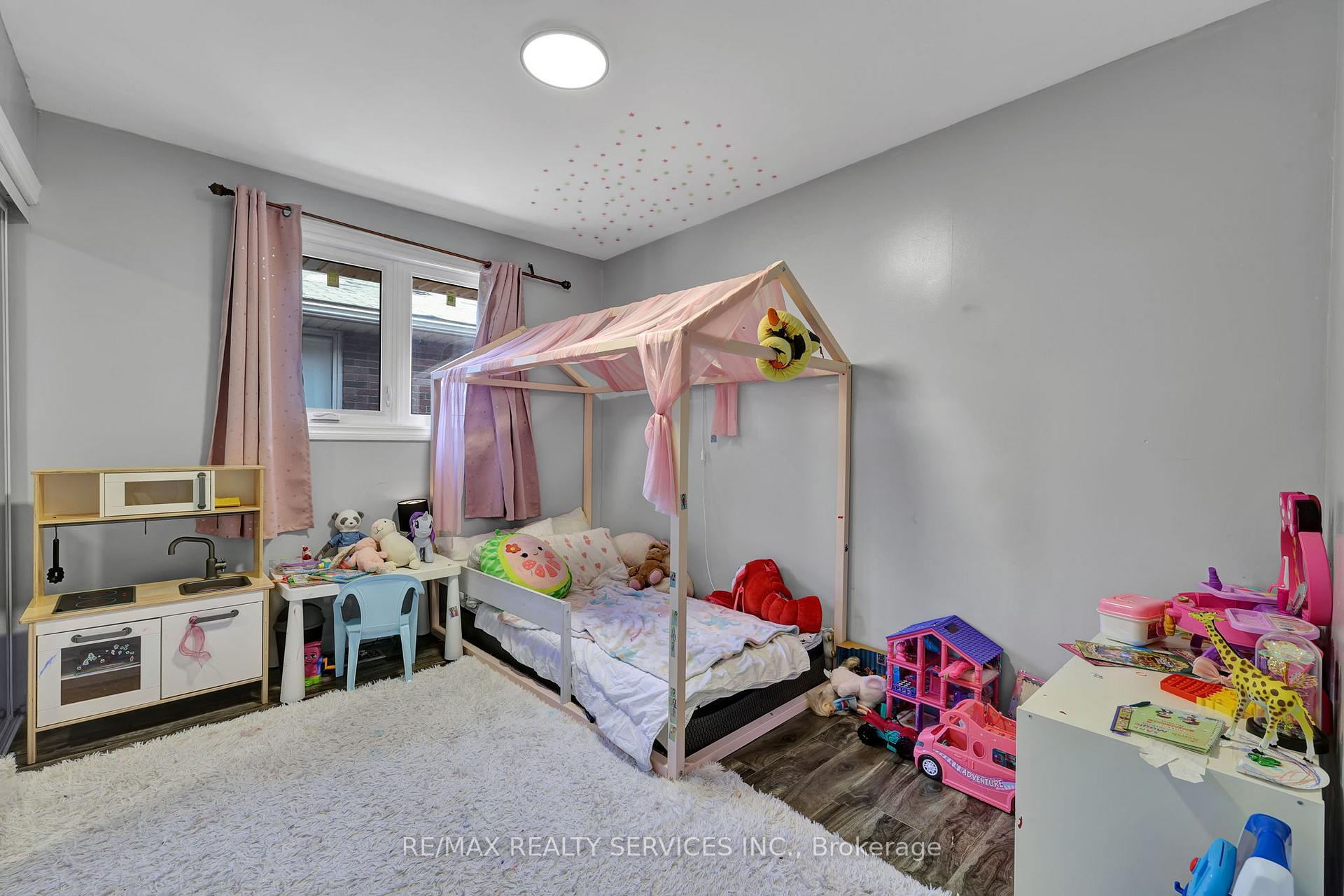 Photo 12 of 728 West 5th Street, Hamilton, Yeoville — HOMEH