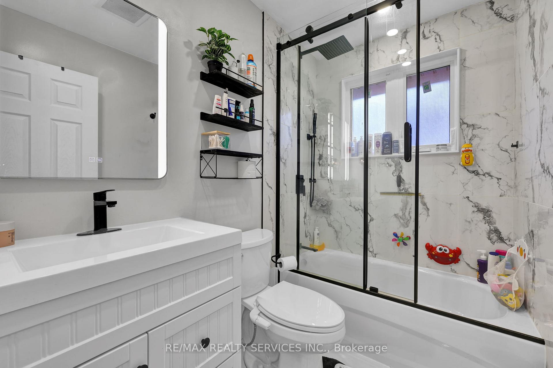 Photo 14 of 728 West 5th Street, Hamilton, Yeoville — HOMEH
