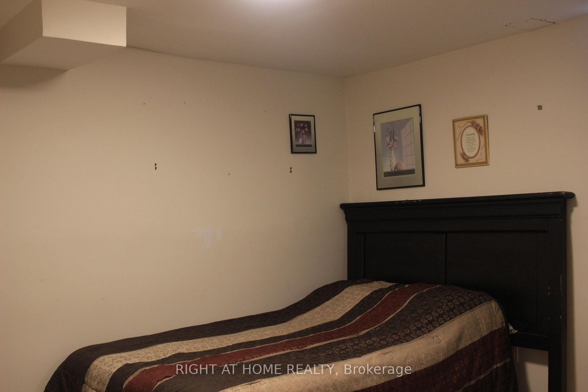 Photo 4 of 27 Mary Pearson Drive, Markham, Middlefield — HOMEH
