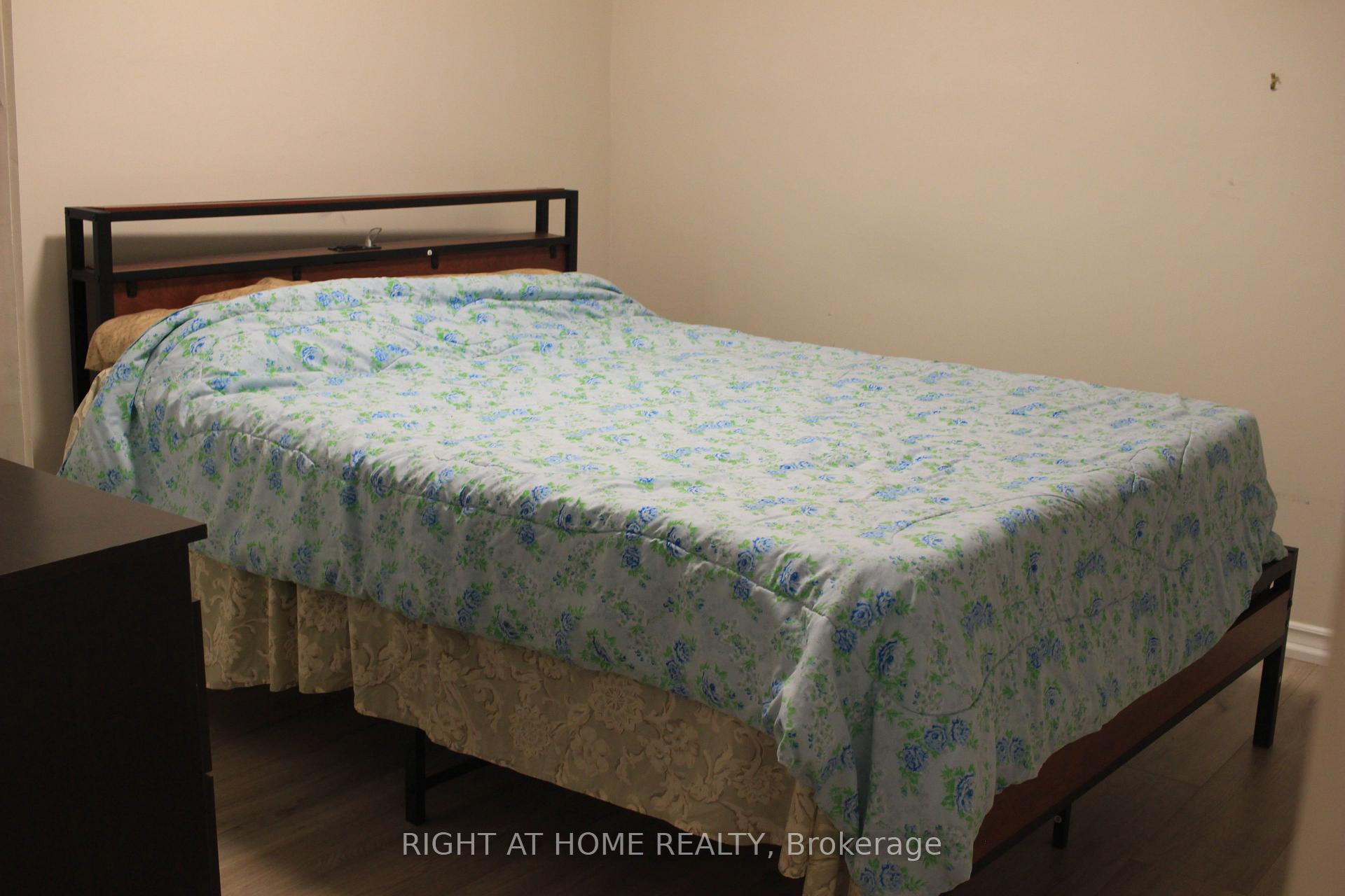 Photo 5 of 27 Mary Pearson Drive, Markham, Middlefield — HOMEH