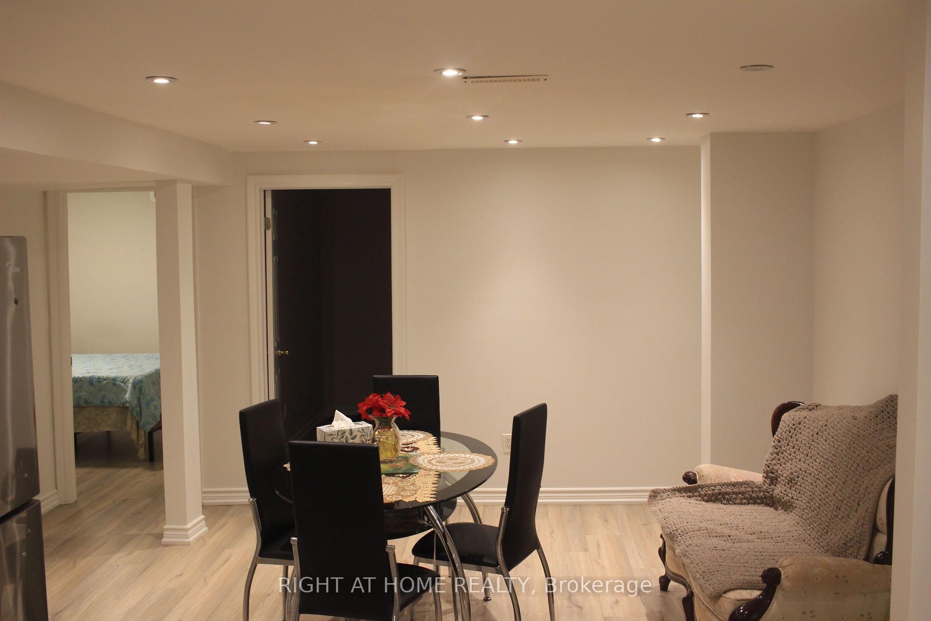 Photo 9 of 27 Mary Pearson Drive, Markham, Middlefield — HOMEH