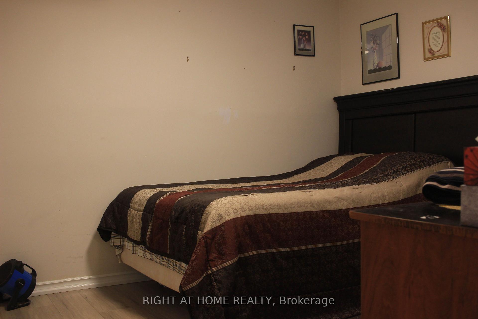 Photo 10 of 27 Mary Pearson Drive, Markham, Middlefield — HOMEH