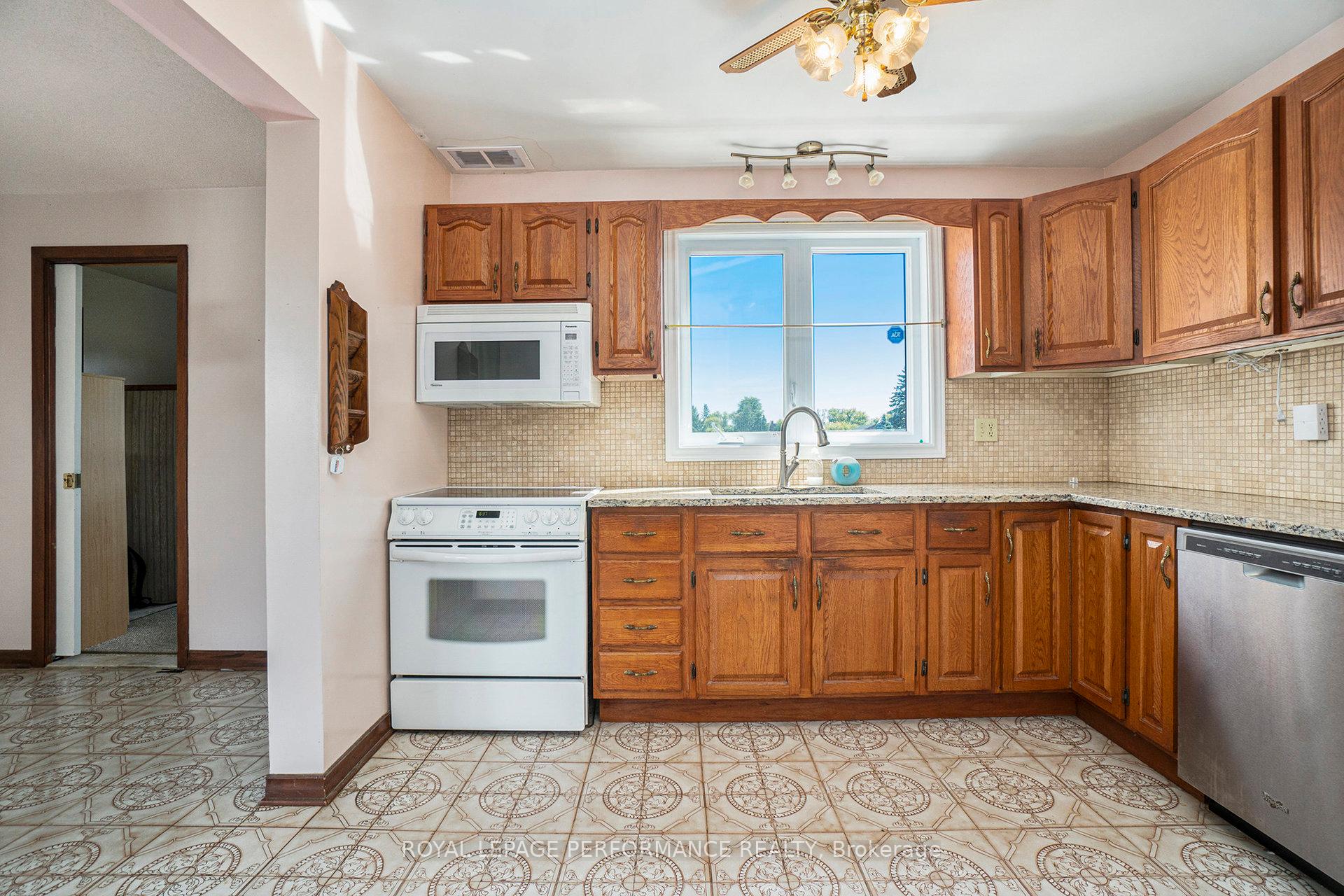 Photo 16 of 2205 Old Second Line Road, Ottawa, Kanata - Kanata (North West) — HOMEH