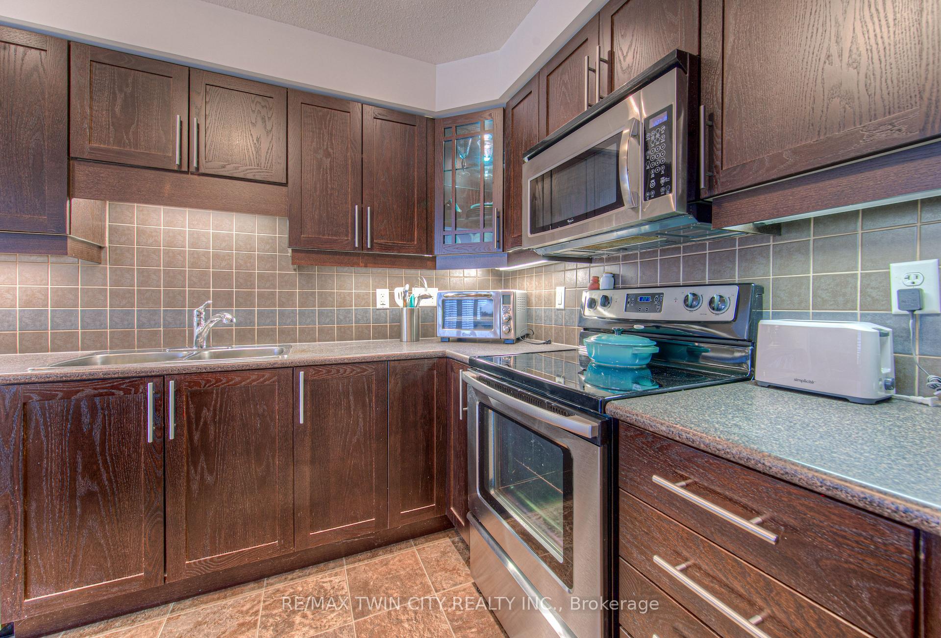 Photo 9 of 513 Beaumont Crescent, Kitchener — HOMEH