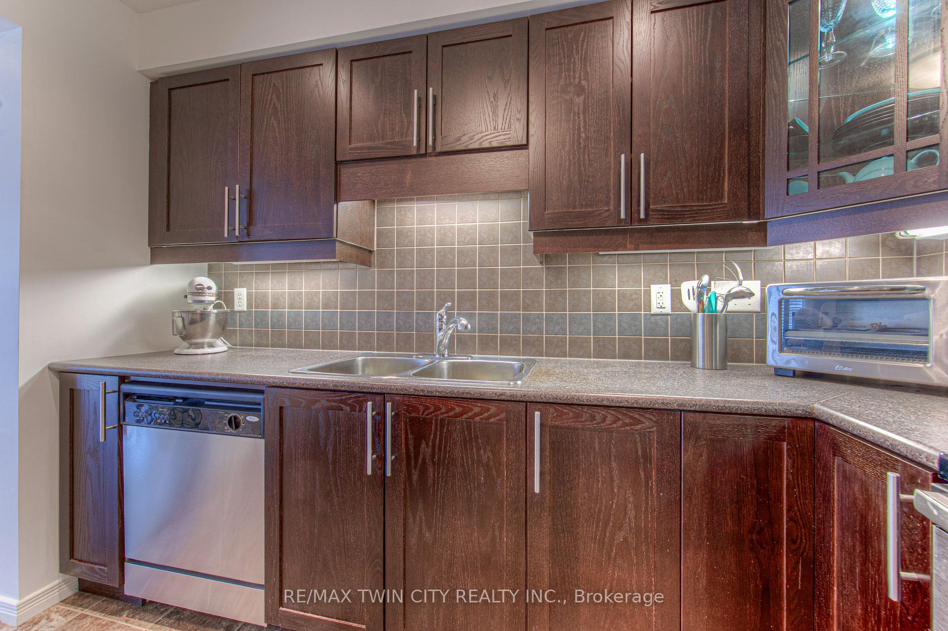 Photo 10 of 513 Beaumont Crescent, Kitchener — HOMEH
