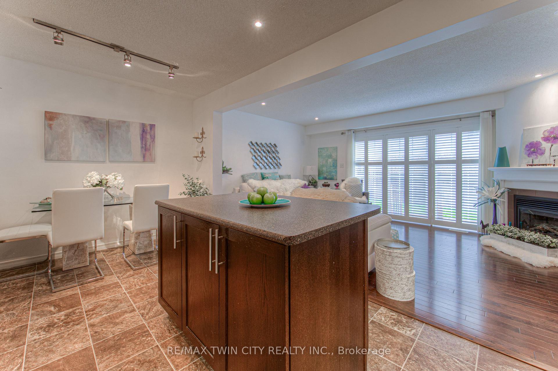 Photo 11 of 513 Beaumont Crescent, Kitchener — HOMEH