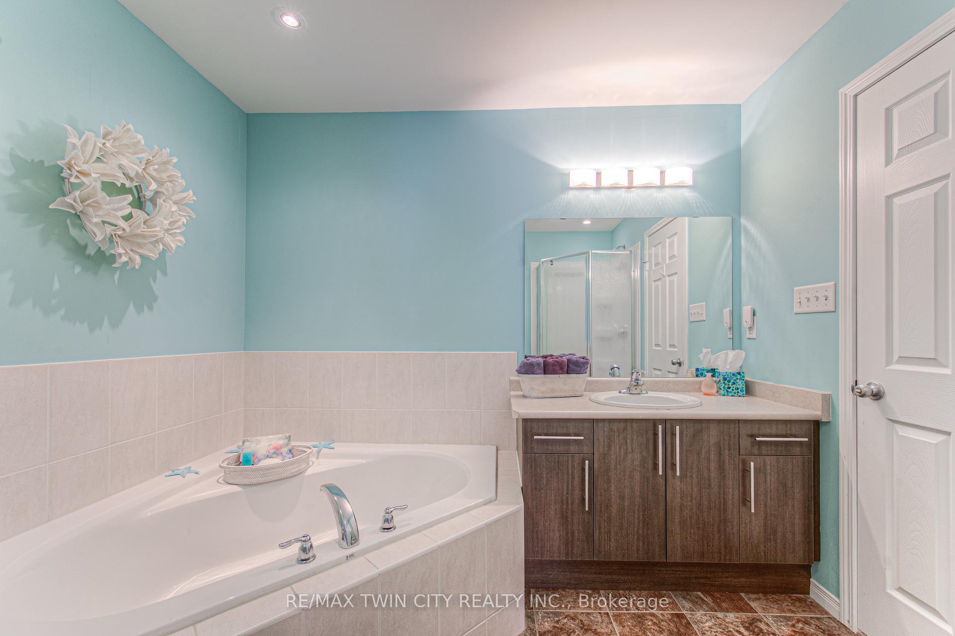 Photo 24 of 513 Beaumont Crescent, Kitchener — HOMEH