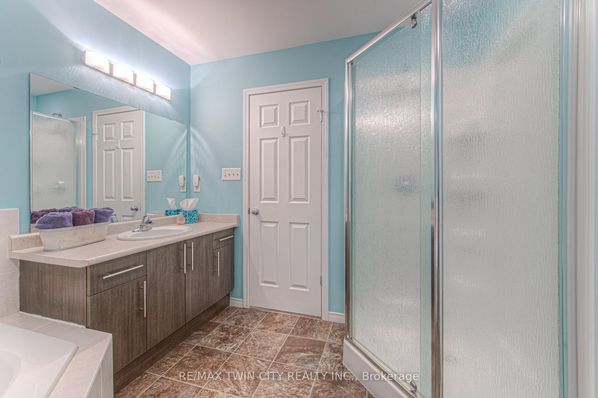 Photo 25 of 513 Beaumont Crescent, Kitchener — HOMEH