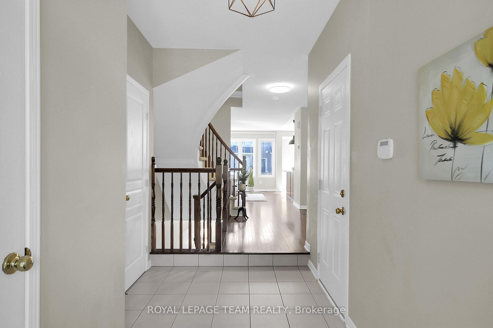 Photo 4 of 1464 Carronbridge Circle, Ottawa, Kanata - Emerald Meadows/Trailwest — HOMEH