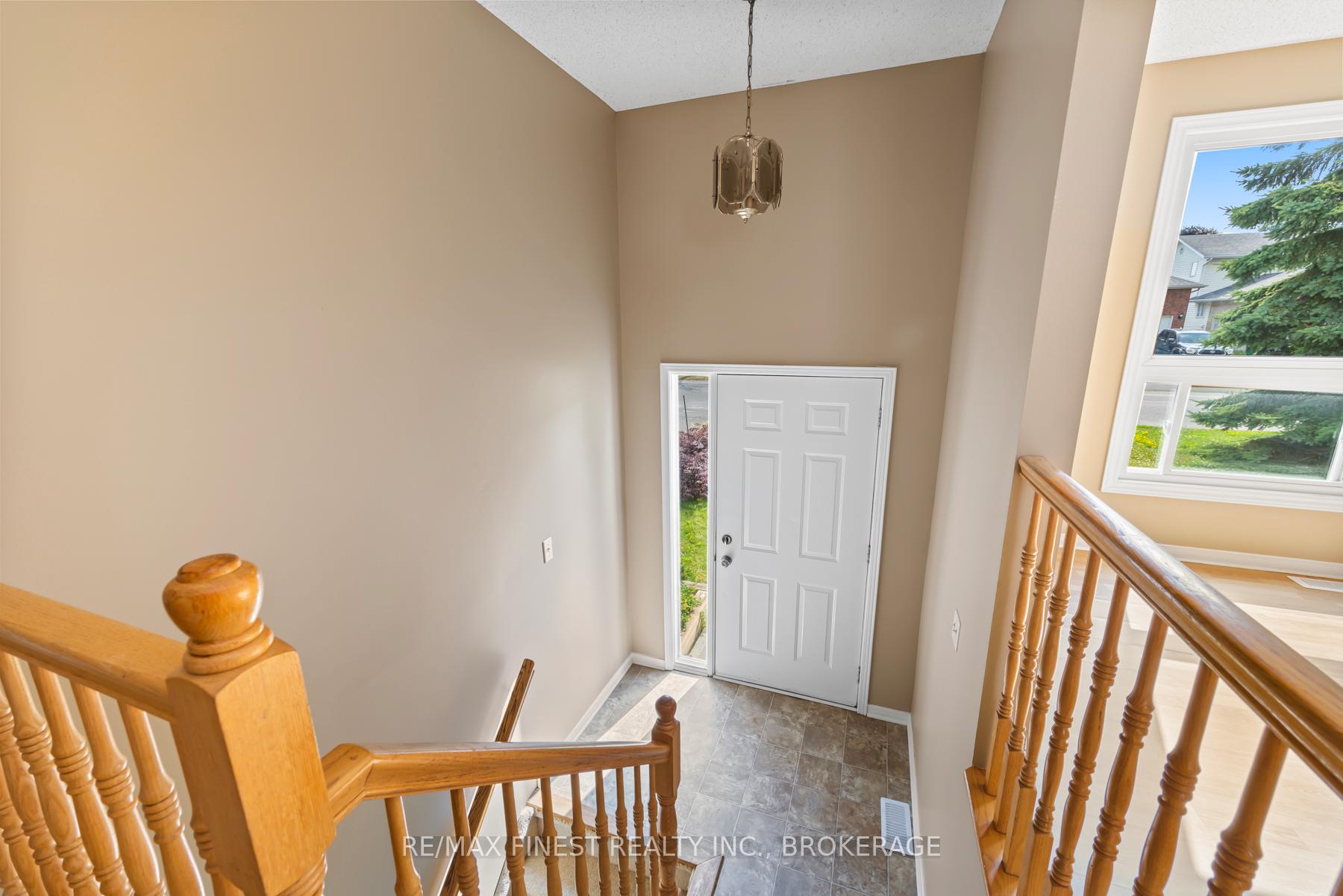 Photo 7 of 517 Citation Crescent, Kingston, City Southwest — HOMEH