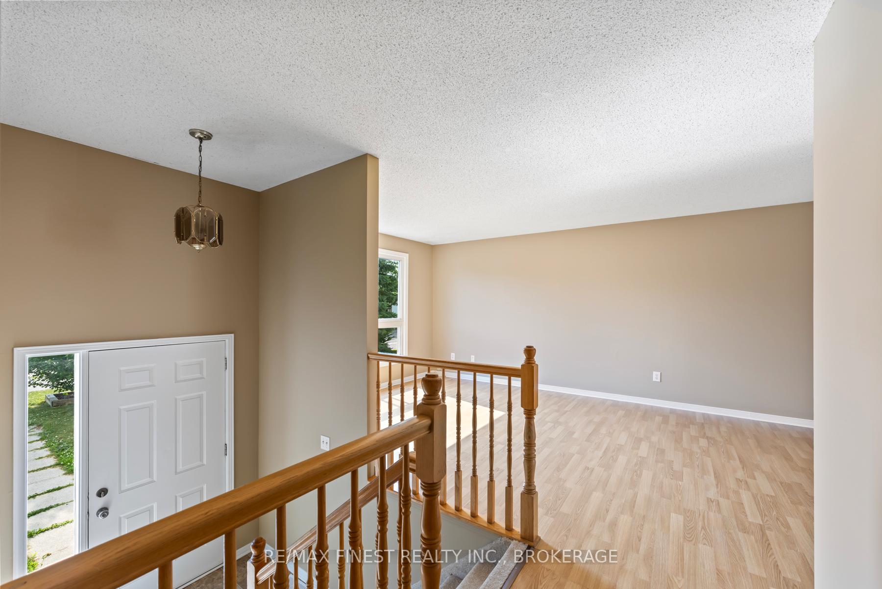Photo 8 of 517 Citation Crescent, Kingston, City Southwest — HOMEH