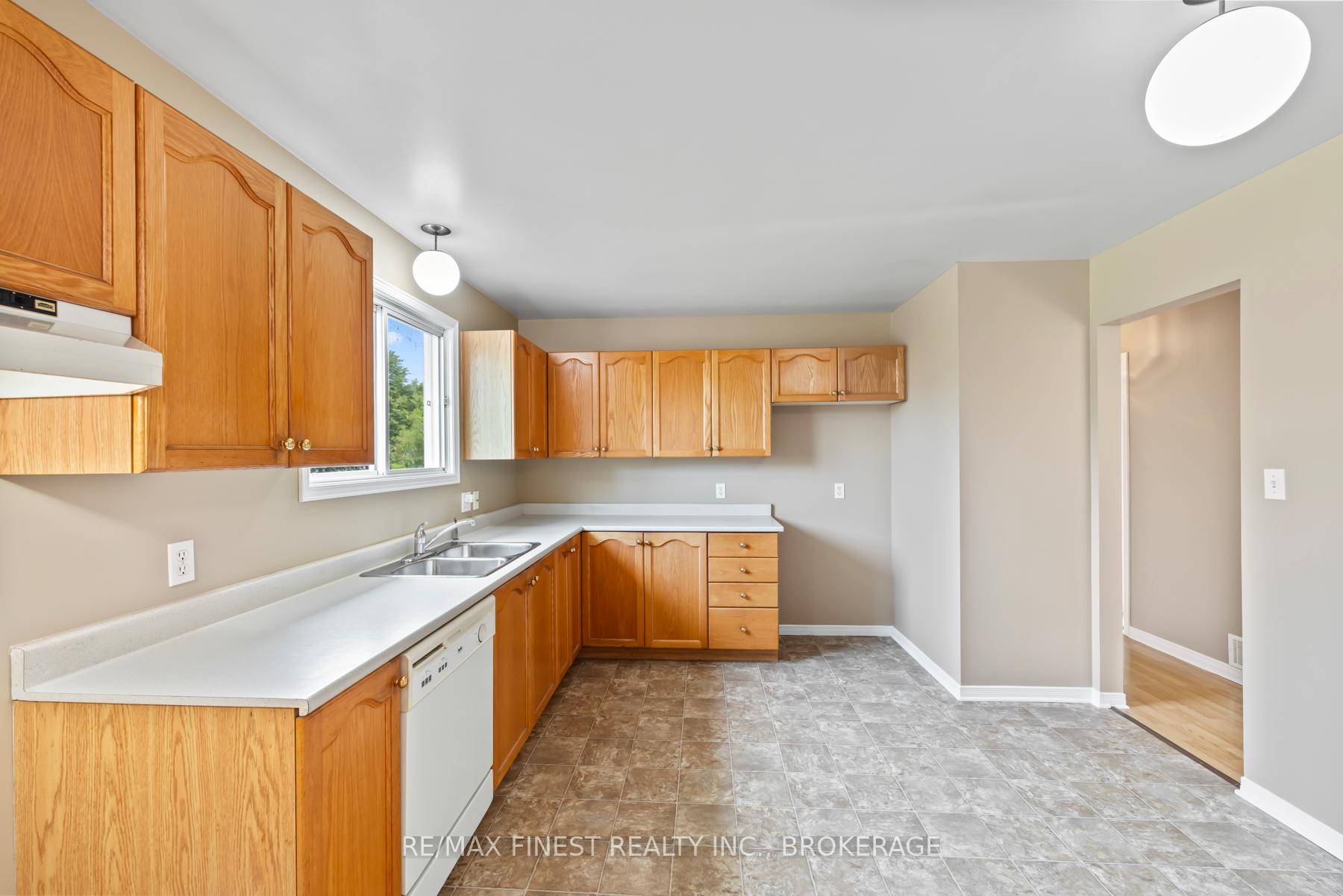Photo 13 of 517 Citation Crescent, Kingston, City Southwest — HOMEH
