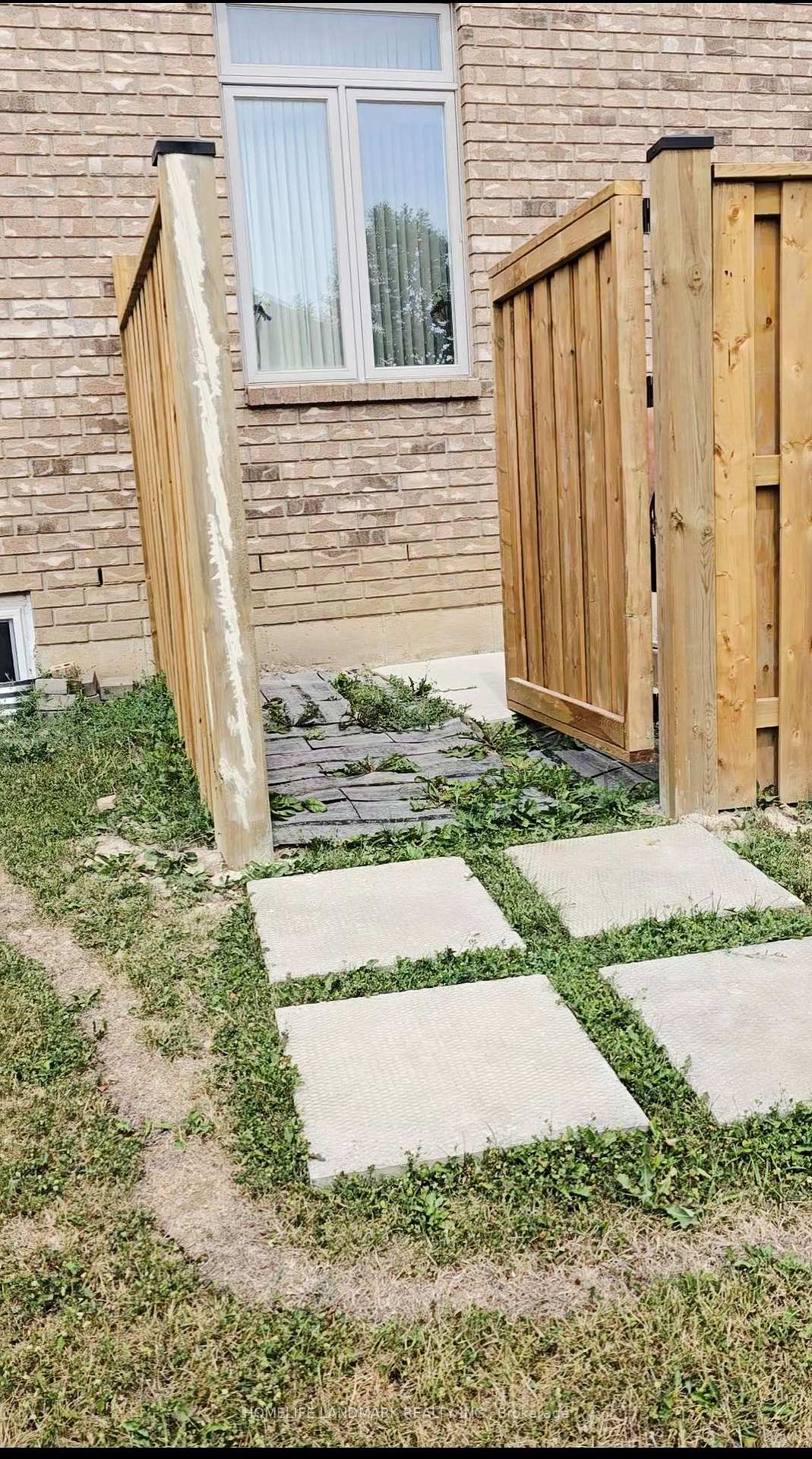 Photo 2 of 147 Bocelli Crescent, Hamilton, Rural Glanbrook — HOMEH