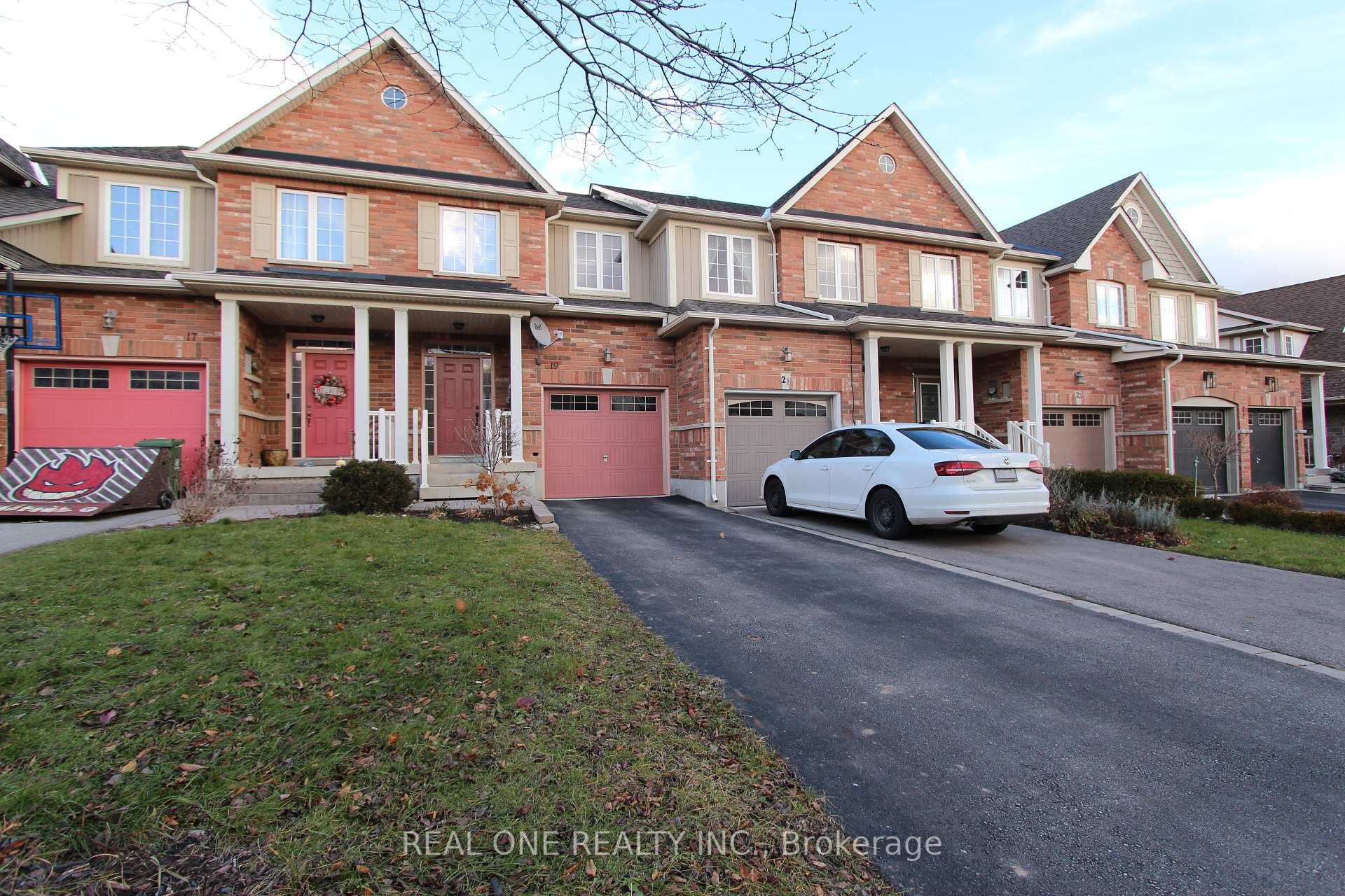 Photo 1 of 19 Browview Drive, Hamilton, Waterdown — HOMEH