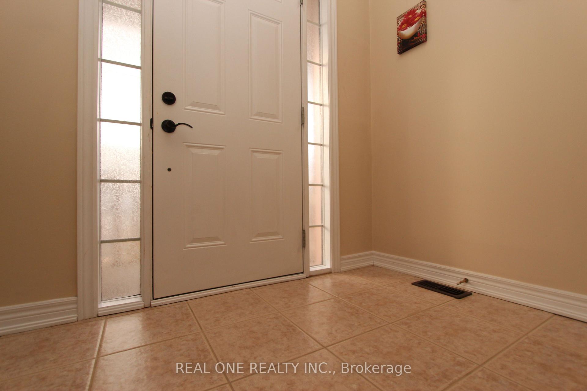 Photo 2 of 19 Browview Drive, Hamilton, Waterdown — HOMEH