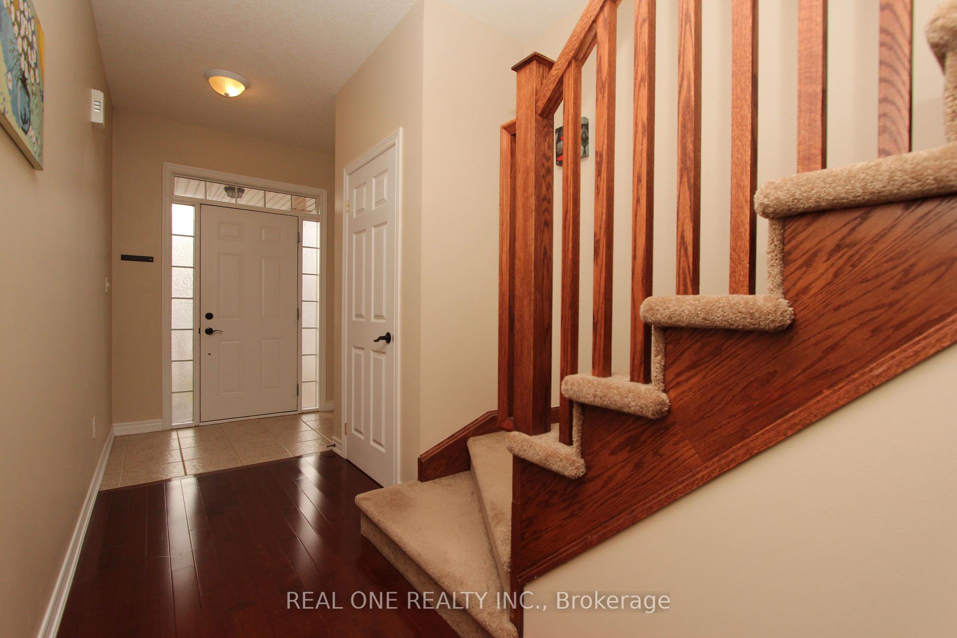 Photo 3 of 19 Browview Drive, Hamilton, Waterdown — HOMEH