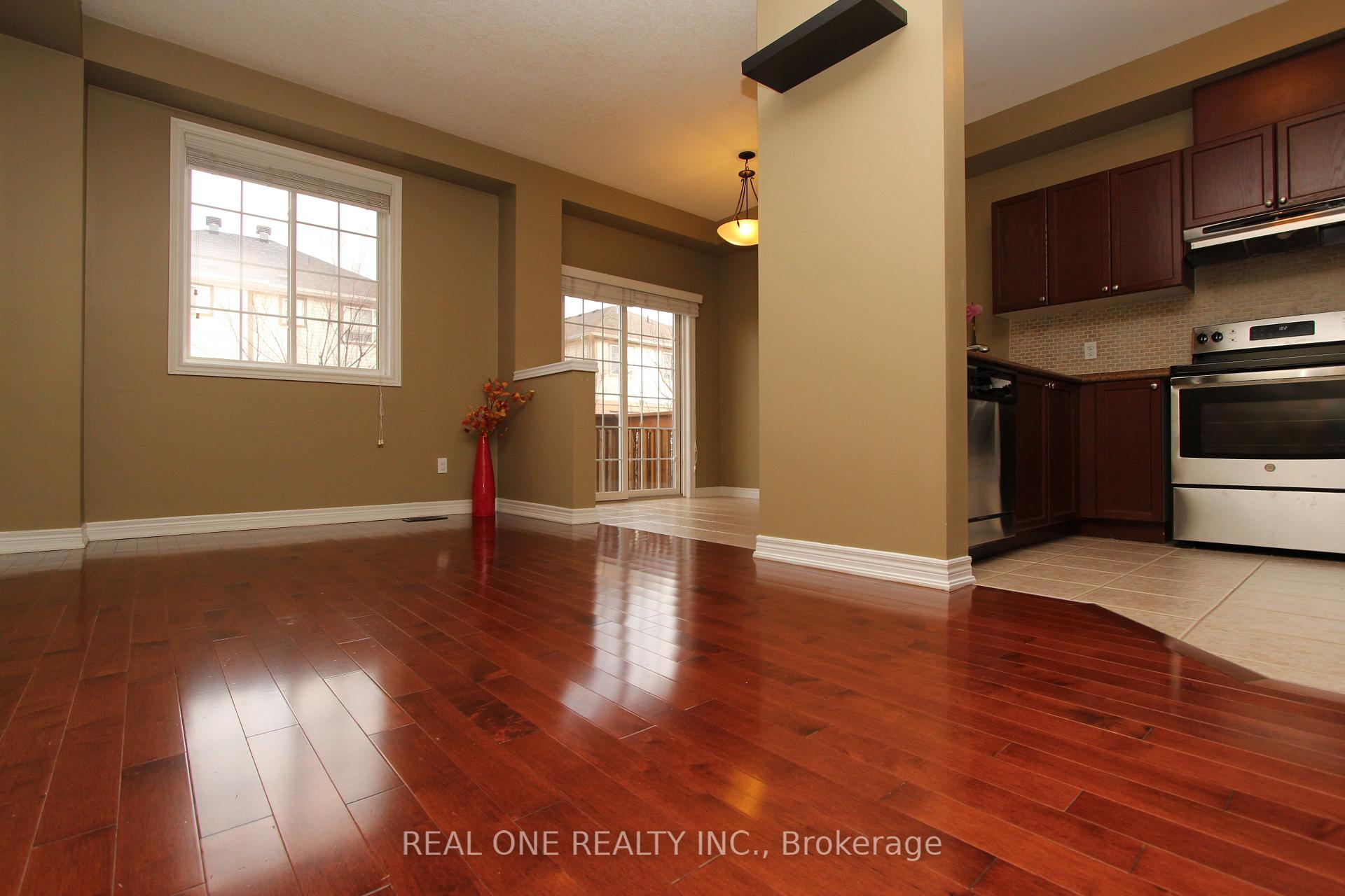 Photo 4 of 19 Browview Drive, Hamilton, Waterdown — HOMEH