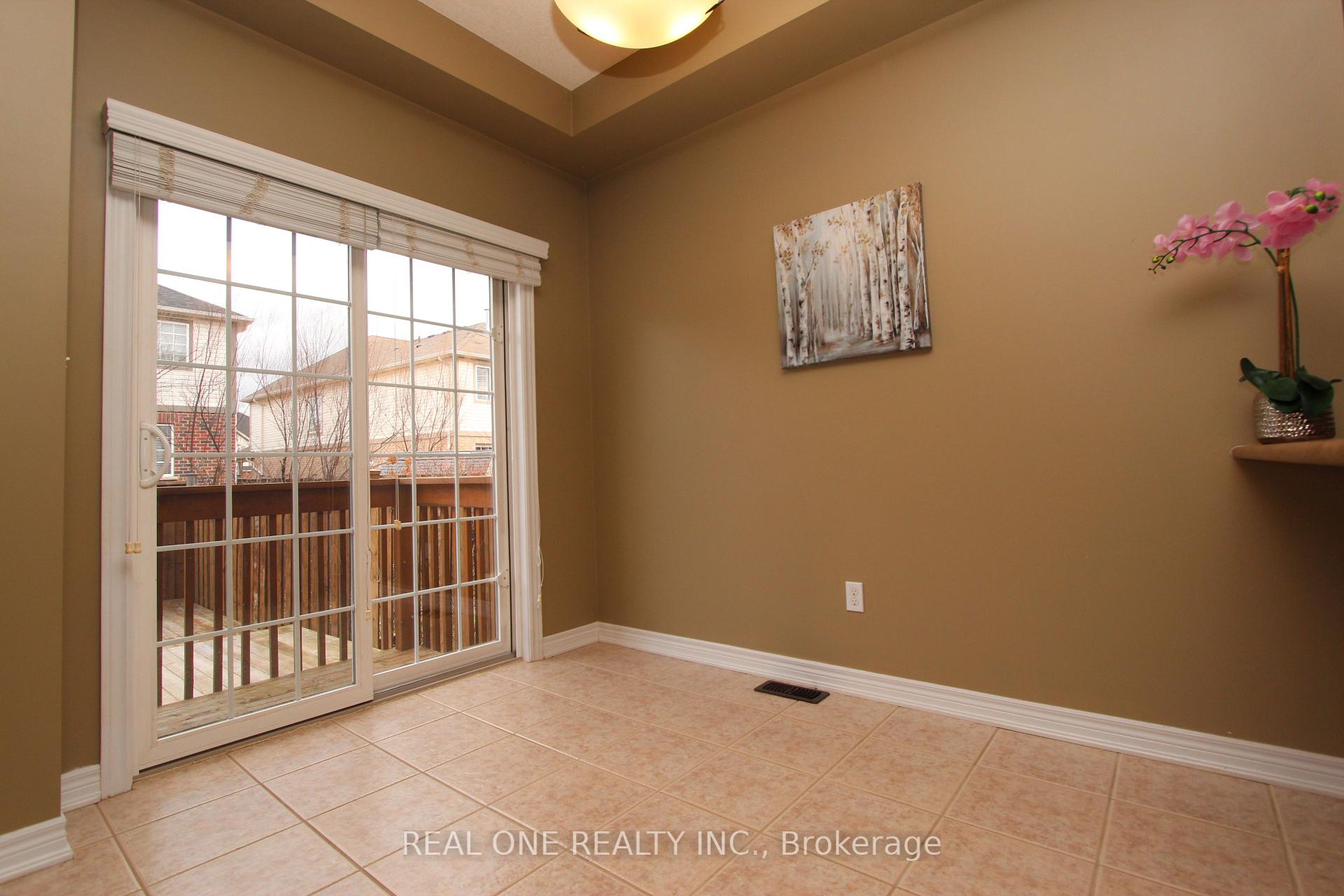 Photo 7 of 19 Browview Drive, Hamilton, Waterdown — HOMEH