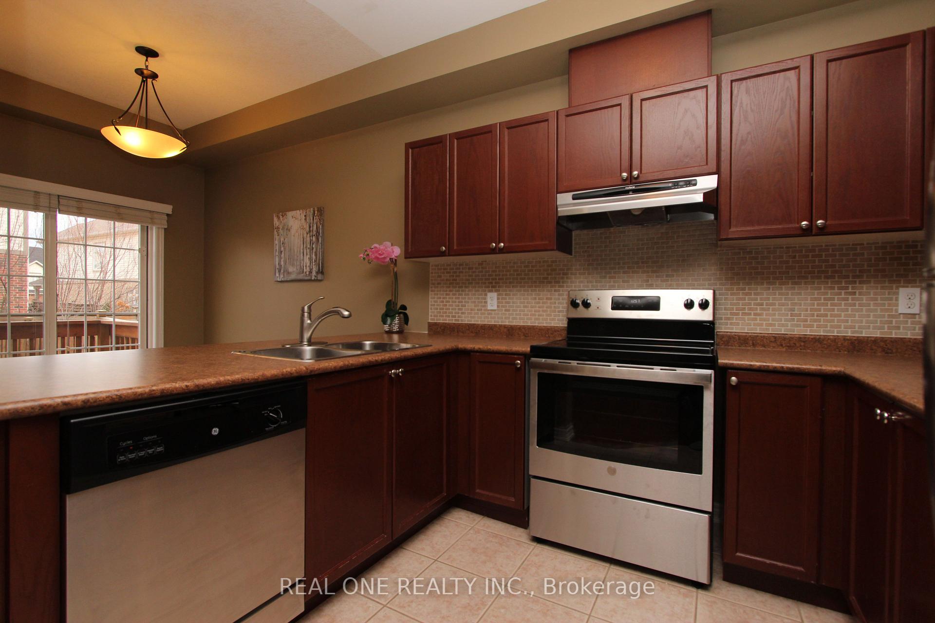 Photo 9 of 19 Browview Drive, Hamilton, Waterdown — HOMEH