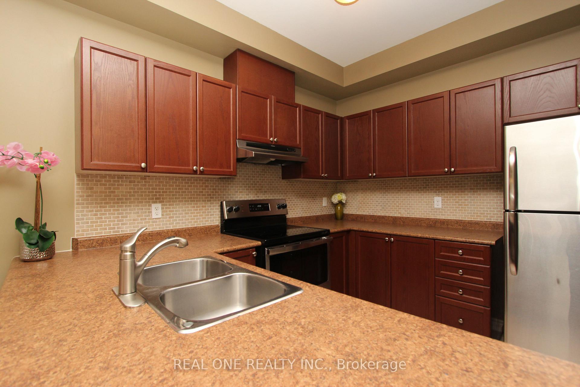 Photo 10 of 19 Browview Drive, Hamilton, Waterdown — HOMEH
