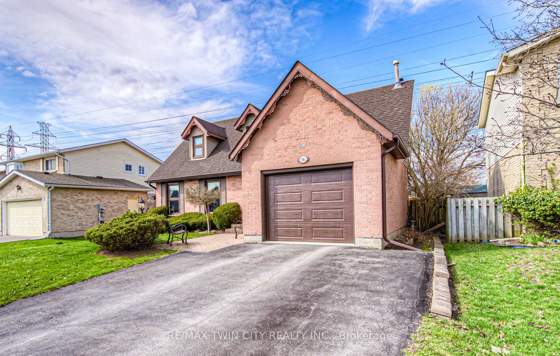 Photo 2 of 76 Newbury Drive, Kitchener — HOMEH