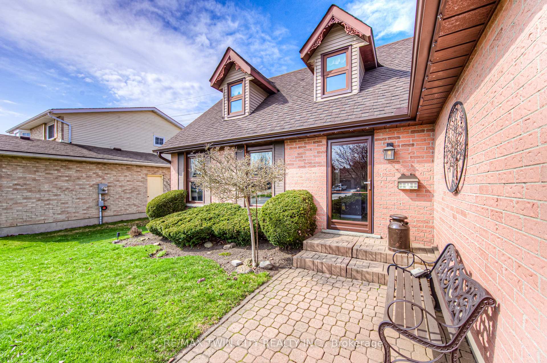 Photo 3 of 76 Newbury Drive, Kitchener — HOMEH
