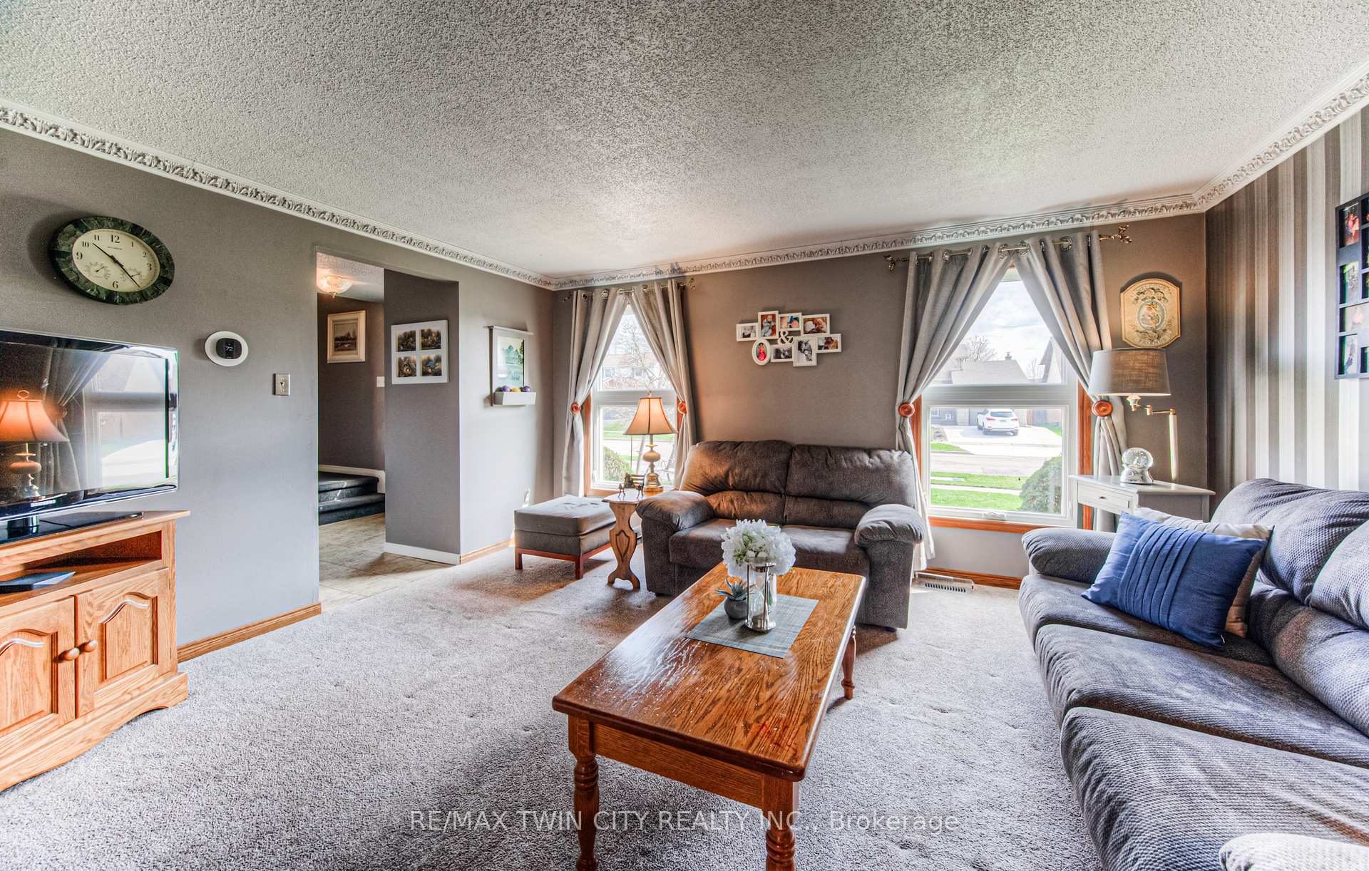 Photo 4 of 76 Newbury Drive, Kitchener — HOMEH