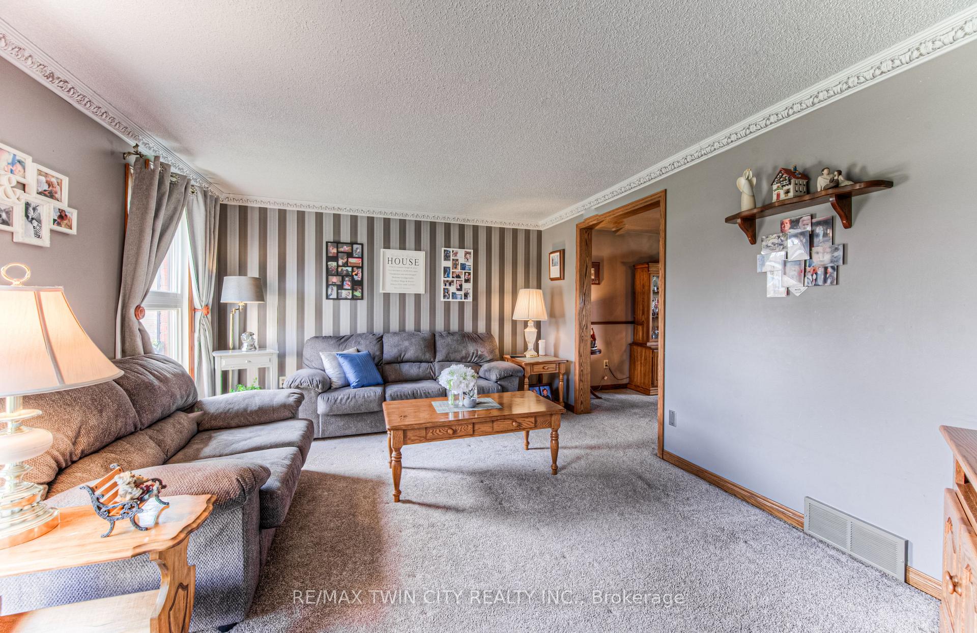 Photo 6 of 76 Newbury Drive, Kitchener — HOMEH