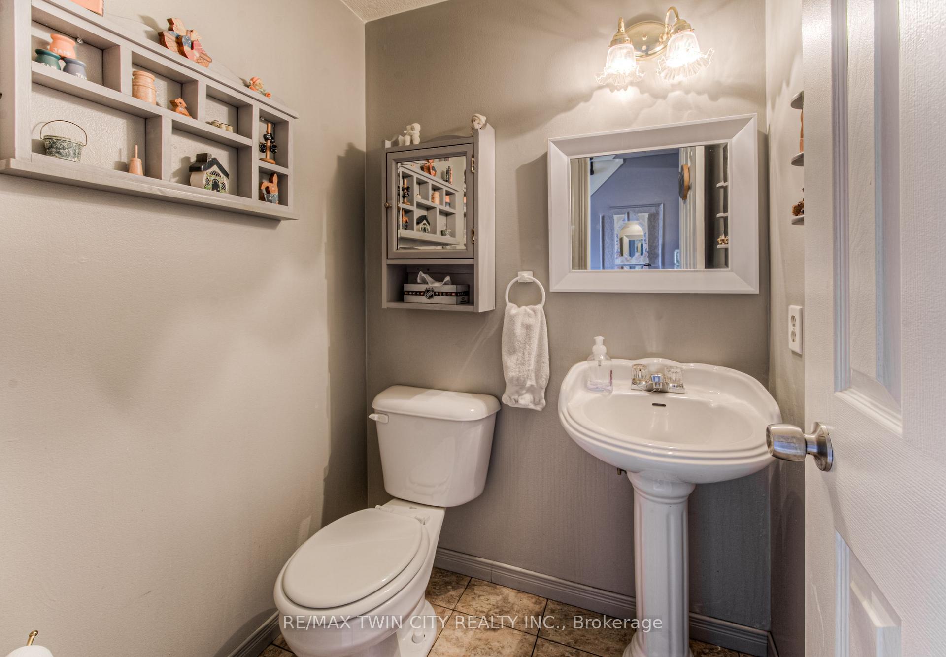Photo 7 of 76 Newbury Drive, Kitchener — HOMEH