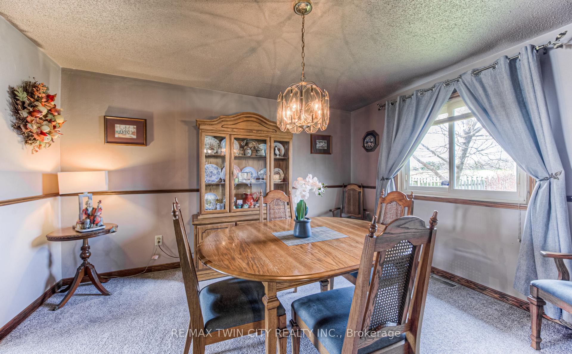 Photo 8 of 76 Newbury Drive, Kitchener — HOMEH
