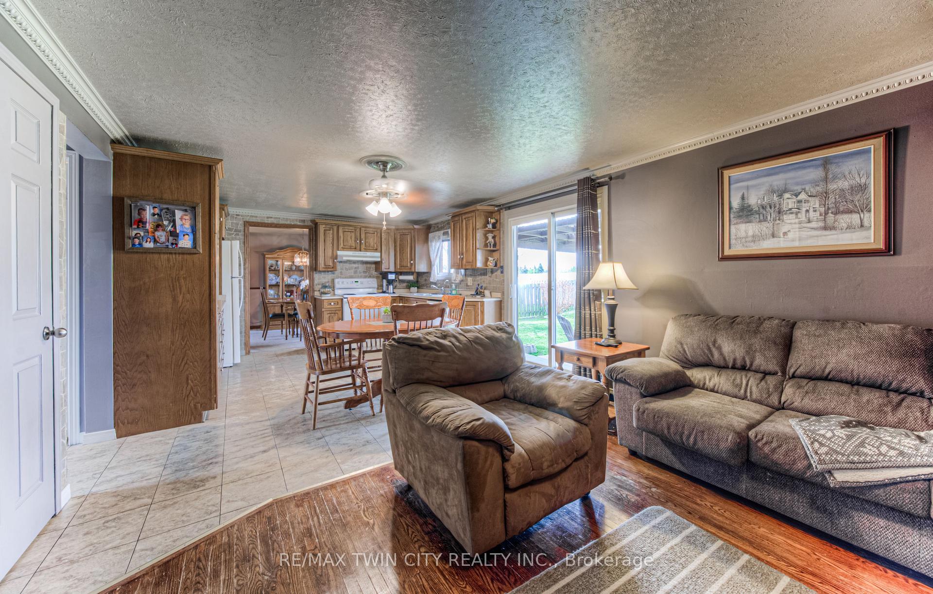 Photo 11 of 76 Newbury Drive, Kitchener — HOMEH